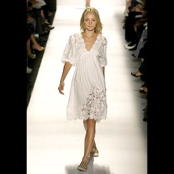 Dresses & Skirts - BCBGMaxAzria 100% silk Runway dress M